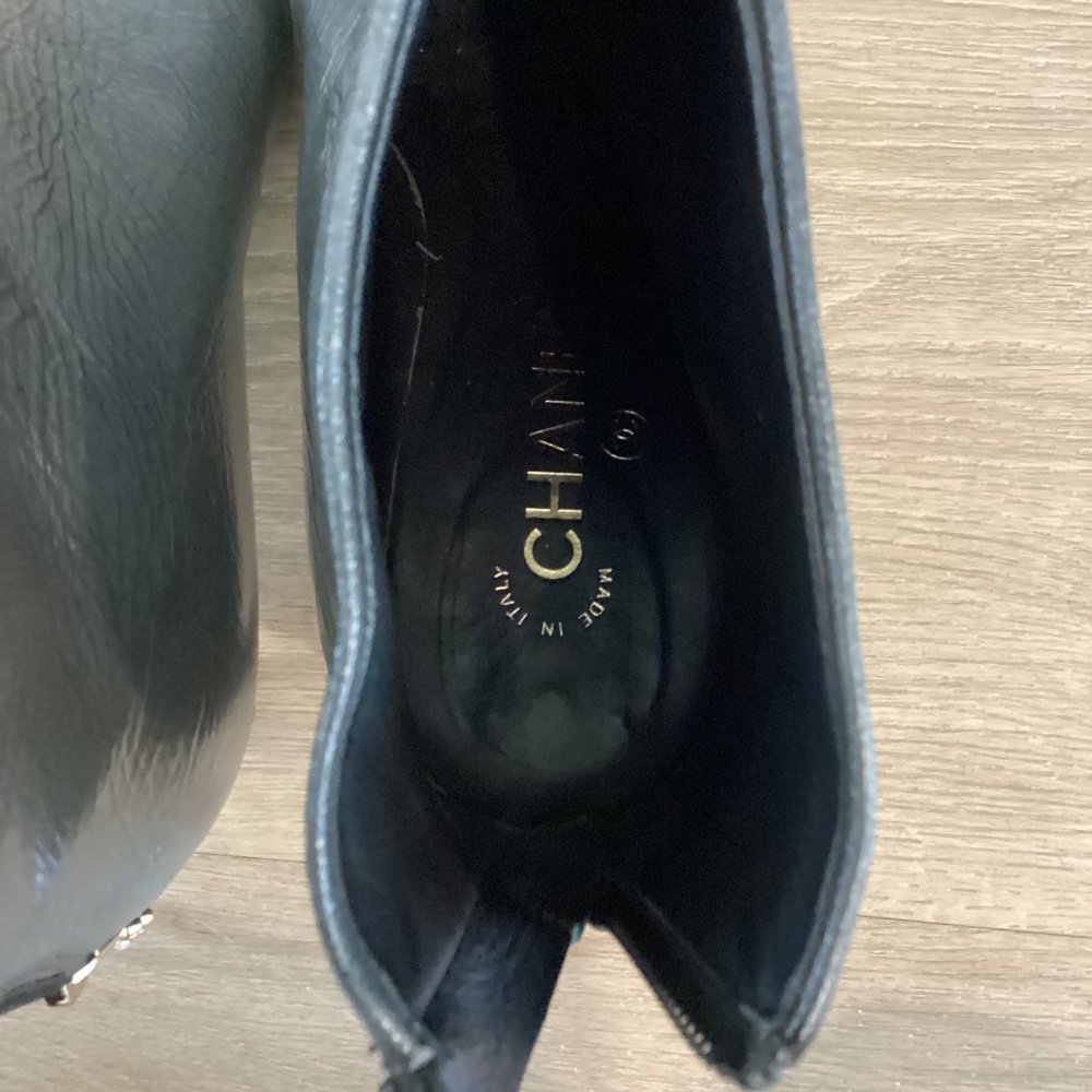 Chanel Black & Gray Patent Leather Interlocking CC Logo Ankle Boots Size 37.5 - Picture 14 of 16